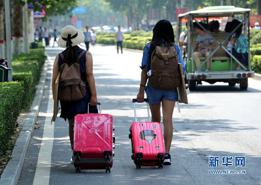 鄭州大學(xué)迎來萬余“小石榴” 鄭州大學(xué)迎來萬余“小石榴”