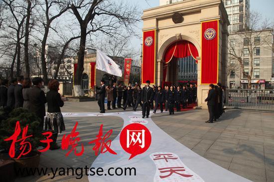 УI(lng)(do)ͰӭTM(jn)ČW(xu)`СR·ƽ¡ĳ؟(z)